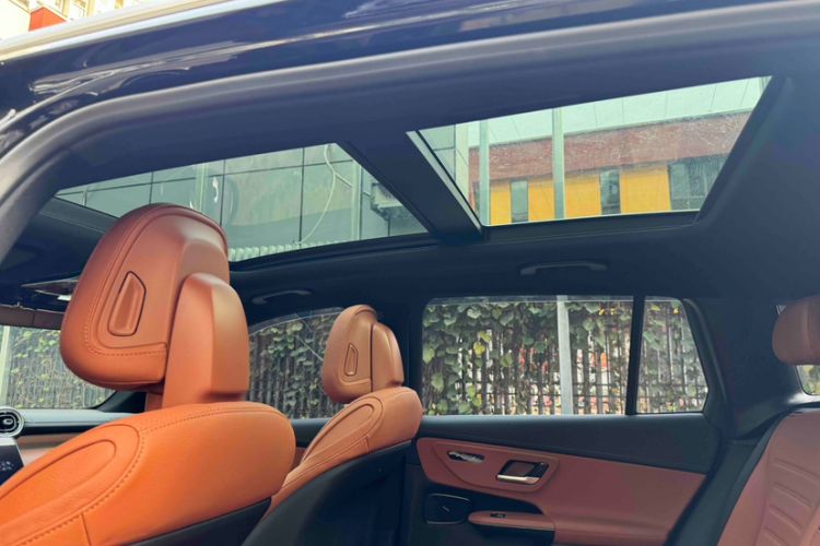 Used Mercedes-Benz GLC 2023 Facelift GLC 260 L 4MATIC Luxury Version 5 Seats
