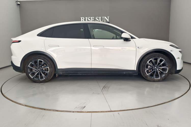 Used ONVO L60 2024 60 kWh All-Wheel Drive