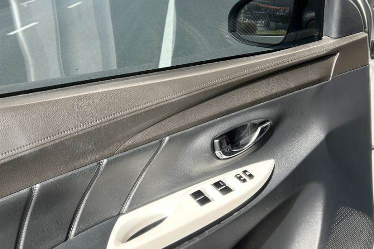 Used Toyota YARiS L 2015 1.5G Automatic Xuan Dong Sunroof Special Edition
