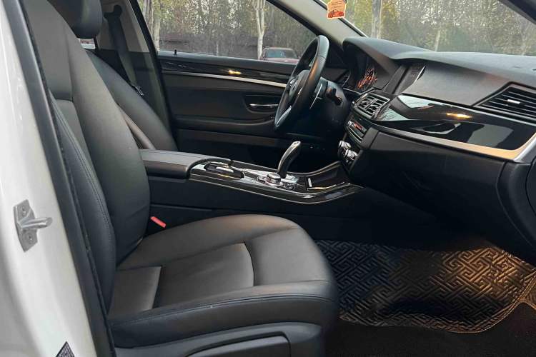 Used BMW 5 Series 2014 520Li Elegant Model
