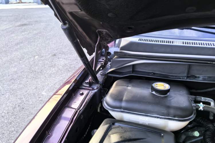 Used JMC Yusheng S350 2016 2.0T Automatic Two-Wheel Drive Gasoline Luxury Edition 5 Seats
