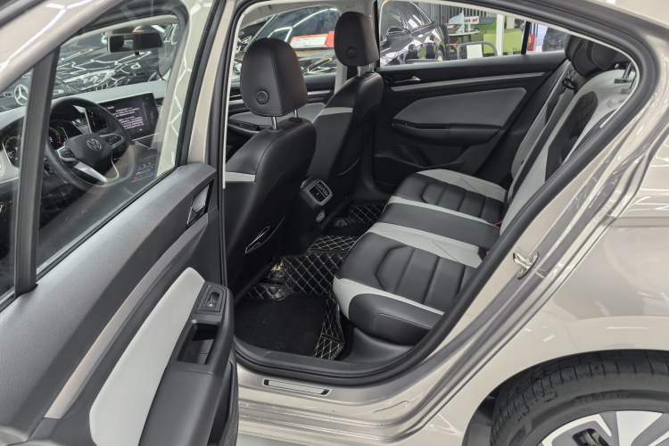 Used Volkswagen Bora 2023 300TSI DSG Prestige Edition
