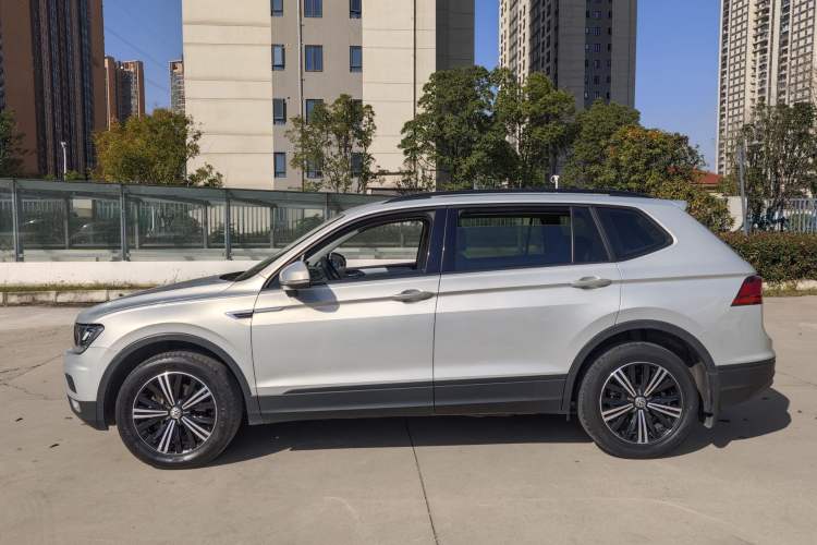 Used Volkswagen Tiguan L 2019 330TSI Automatic Two-Wheel Drive Luxury Edition China V Standard
