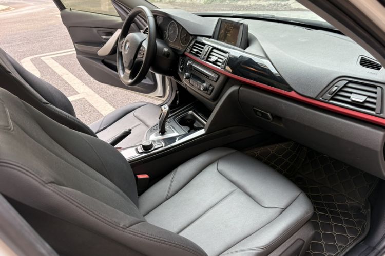 Used BMW 3 Series 2015 320i Fashion Model
