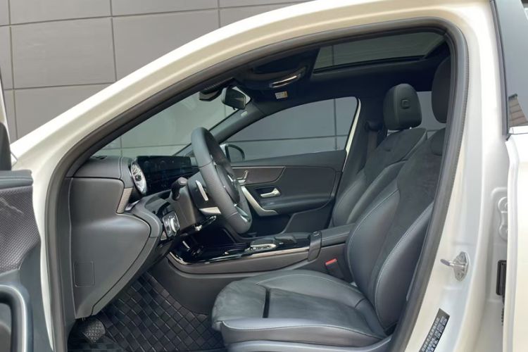 Used Mercedes-Benz A-Class 2022 Revised Version A 200 L Sport Sedan Fashionable Style
