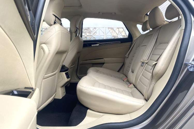 Used Ford Mondeo 2013 2.0L GTDi 200 Luxury Model
