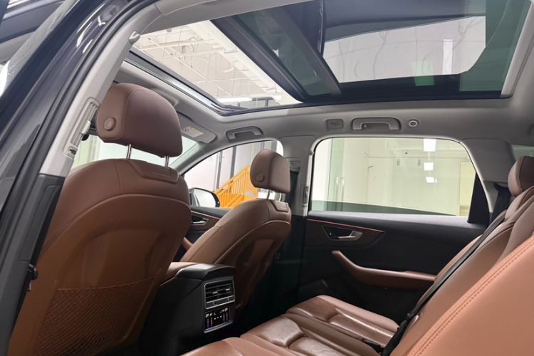 Used Audi Q7 2021 55 TFSI quattro S line Sport model
