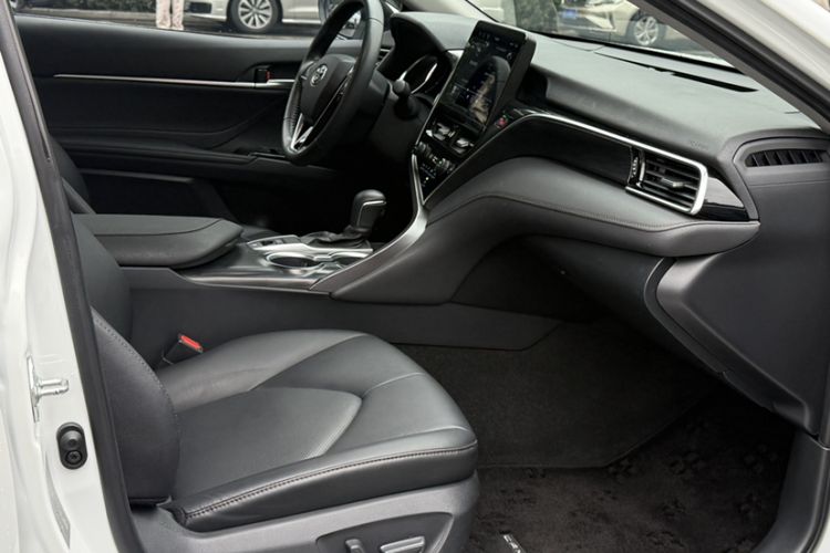 Used Toyota Camry 2023 2.0G Luxury Edition
