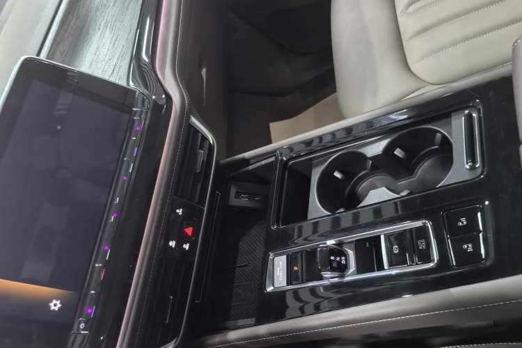 Used Volkswagen Viloran 2024 330TSI Luxury Edition
