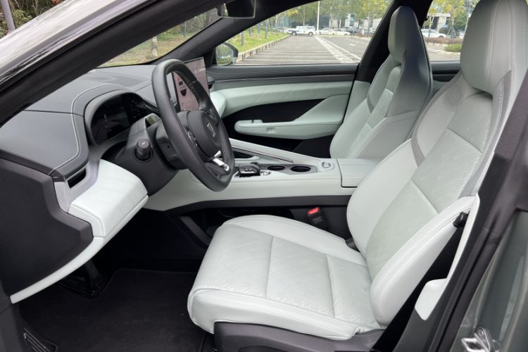 Used Zeekr 001 2025 WE Edition 100 kWh Rear-Wheel Drive
