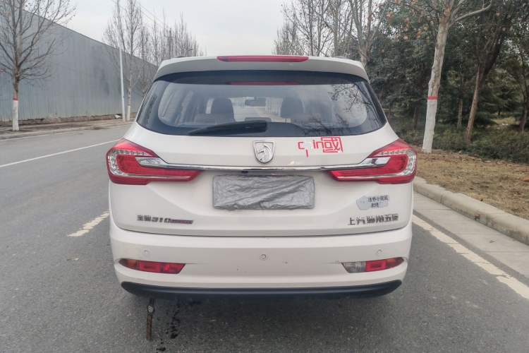 Used Baojun 310W 2017 1.5L Manual Fashion Model China V