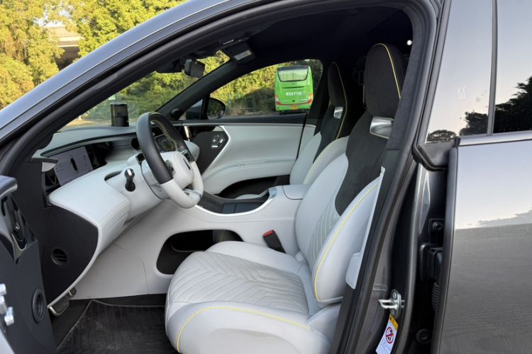 Used  11 2022 Long-Range Dual-Motor Luxury Edition 4 Seats
