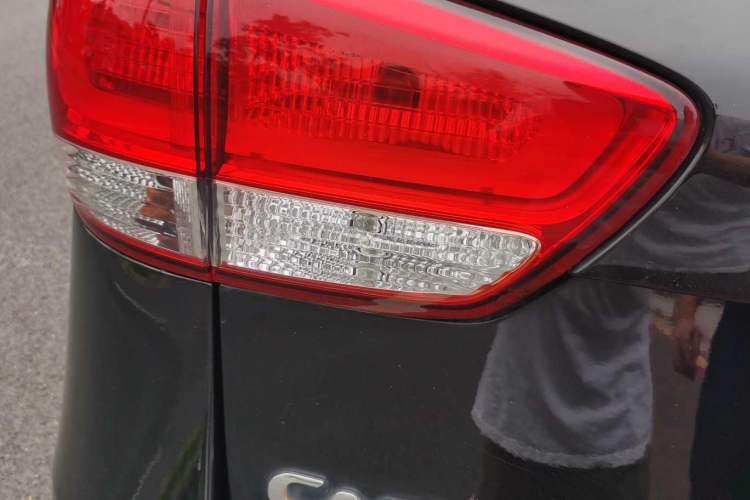 Used Kia Carens 2013 2.0L 7-Seater Automatic Standard Version China IV Standard
