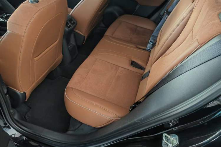 Used Buick Envision 2020 Encore S 652T Two-Wheel Drive Luxury Model
