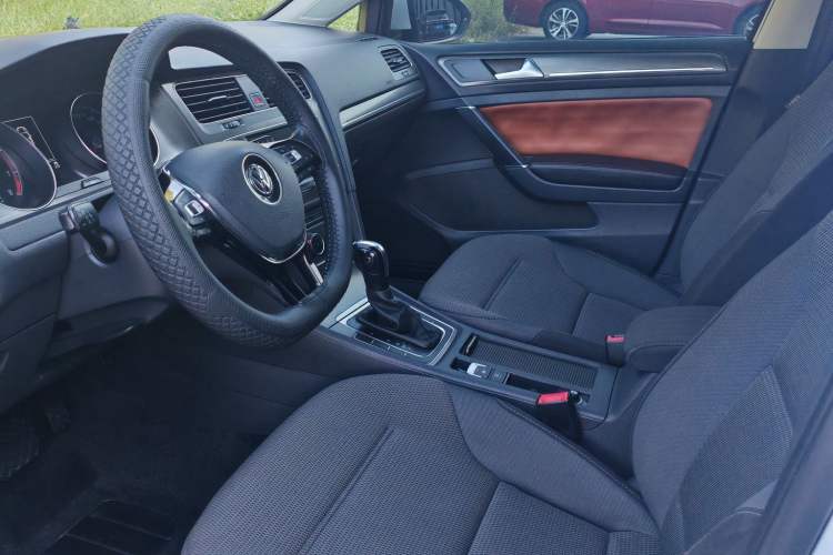 Used Volkswagen Golf 2016 230TSI Automatic Comfort Version
