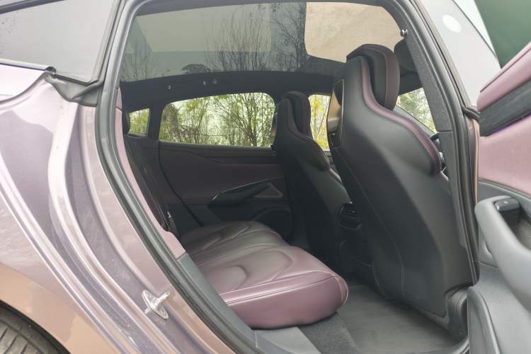 Used  SU7 2024 Rear-Drive Ultra-Long Range Advanced Pro-Level Intelligent Driving Version
