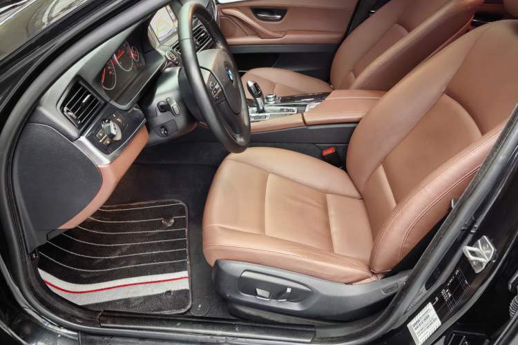 Used BMW 5 Series 2014 520Li Elegant Model
