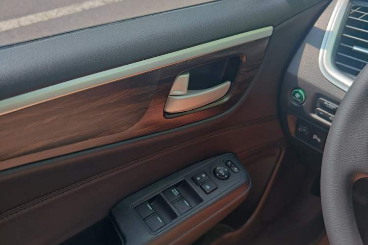 Used Honda Jade 2017 1.8L automatic Comfort version 5 seats
