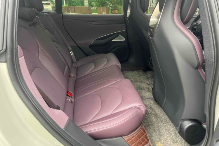 Used  SU7 2024 Rear-Drive Ultra-Long Range Advanced Pro-Level Intelligent Driving Version
