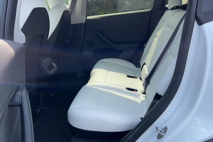 Used Tesla Model Y 2023 Rear-Wheel-Drive Version
