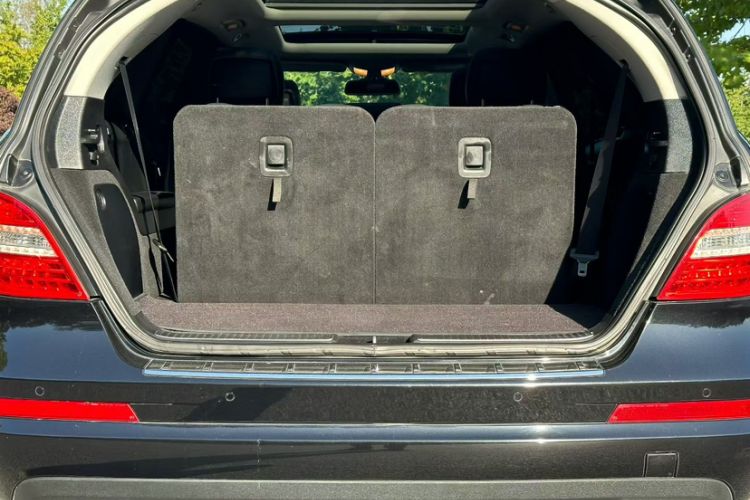 Used Mercedes-Benz R-Class 2017 R 320 4MATIC Business Edition Prestige Model
