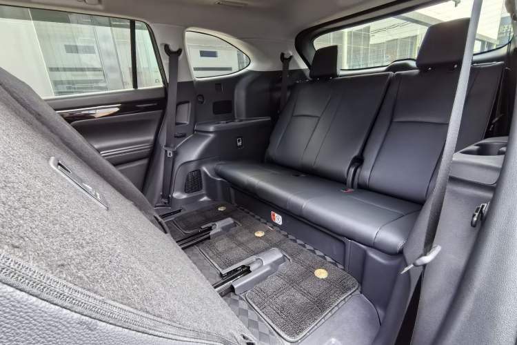 Used Toyota Highlander 2023 2.5L Smart Electric Hybrid Dual-Motor All-Wheel-Drive Luxury 7-Seater
