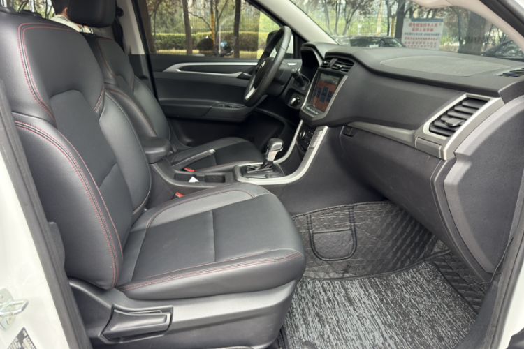 Used SAIC MAXUS T60 2017 2.0T Gasoline Automatic Two-Wheel Drive High-Ride Elite Standard Cabin
