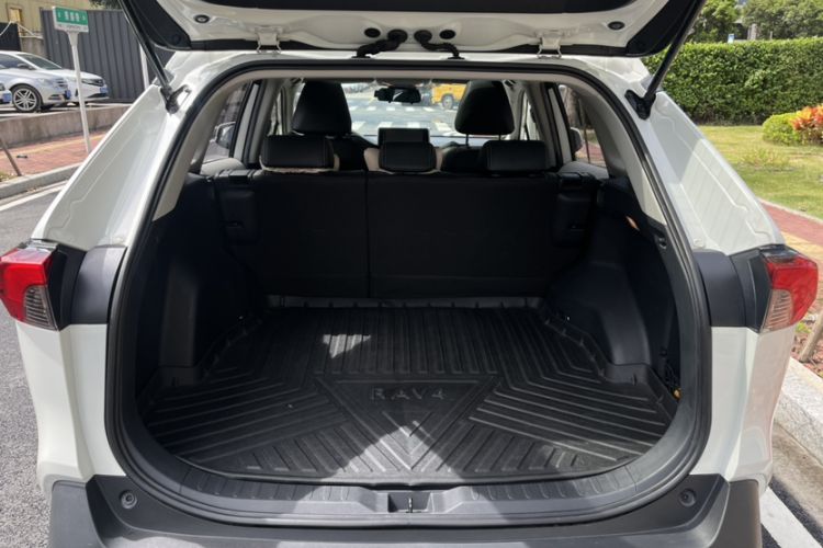 Used Toyota RAV4 2020 2.0L CVT Two-Wheel Drive Fashion Edition
