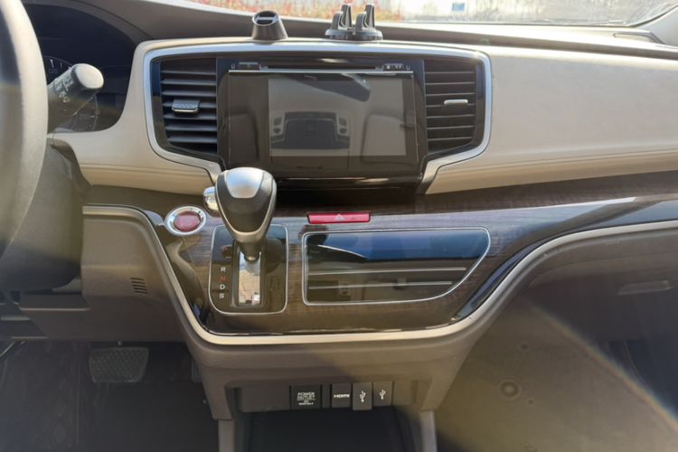 Used Honda Odyssey 2015 Revised 2.4L Luxury Edition
