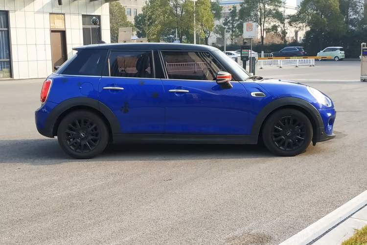 Used  MINI 2019 1.5T COOPER Classic Edition Five-Door Version
