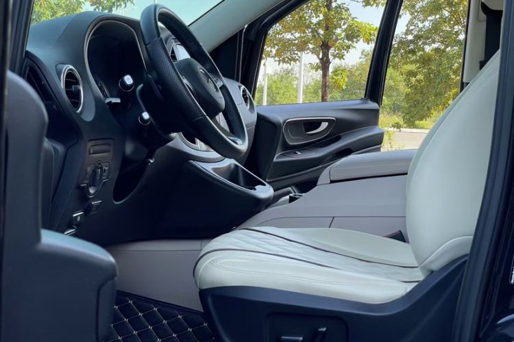 Used Mercedes-Benz Vito 2018 2.0T Business Version China VI Emission Standard
