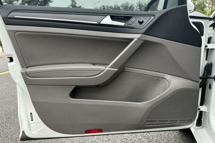 Used Volkswagen Golf 2015 1.4TSI Automatic Flagship Model
