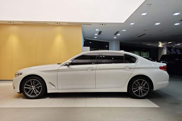 Used BMW 5 Series 2019 Facelifted 525Li Luxury Package

