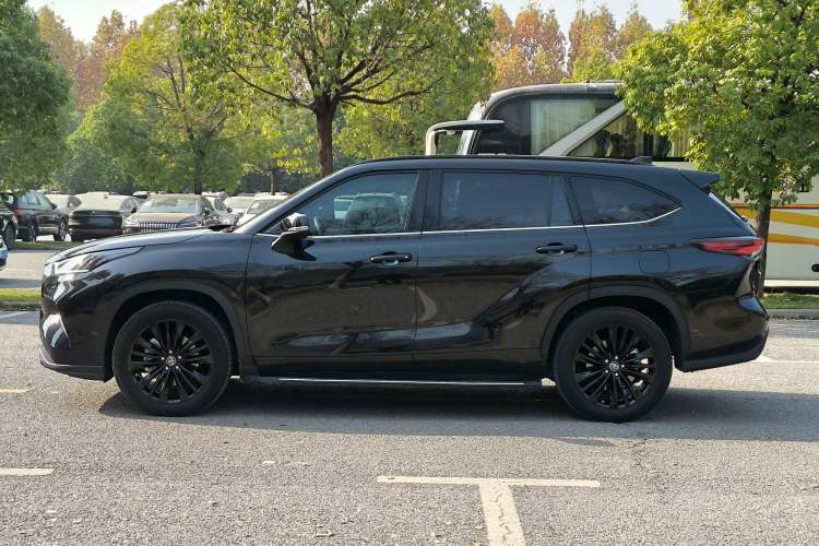 Used Toyota Highlander 2023 2.5L Smart Electric Hybrid Dual-Engine 4x4 Knight Edition 7 Seats