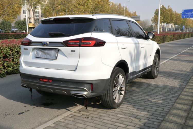 Used Geely Auto Emgrand X7 Sport 2018 1.8TD Automatic Two-Wheel Drive ZhiZun Model with 4G Connectivity
