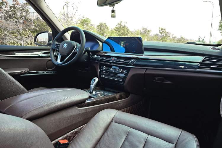 Used BMW X5 2015 xDrive28i
