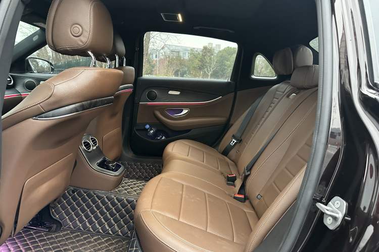 Used Mercedes-Benz E-Class New Energy 2023 E 350 e L Plug-in Hybrid Sports Sedan
