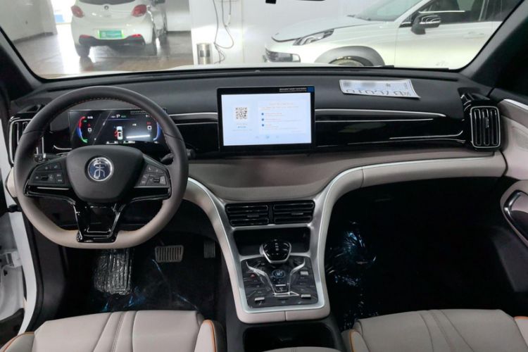 Used BYD Song Pro New Energy 2024 HONOR Edition DM-i 71KM Navigation Model
