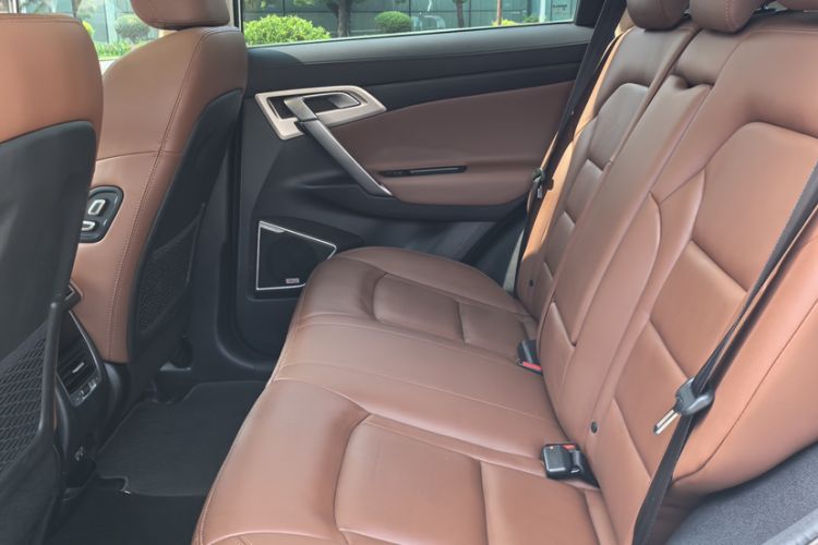 Used Geely Auto Emgrand X7 Sport 2018 1.8TD Automatic Two-Wheel Drive ZhiZun Model with 4G Connectivity