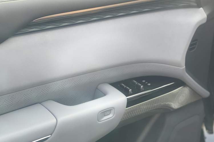 Used Zeekr 7X 2025 100 kWh Long-Range Rear-Wheel Drive with Intelligent Driving Features
