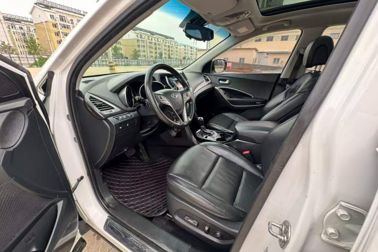 Used Hyundai Santa Fe 2013 2.4L Automatic 4x4 Prestige Edition
