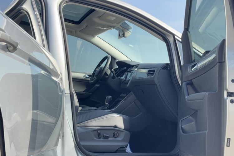 Used Volkswagen Touran 2016 Volkswagen Touran L 330TSI DSG Luxury Edition