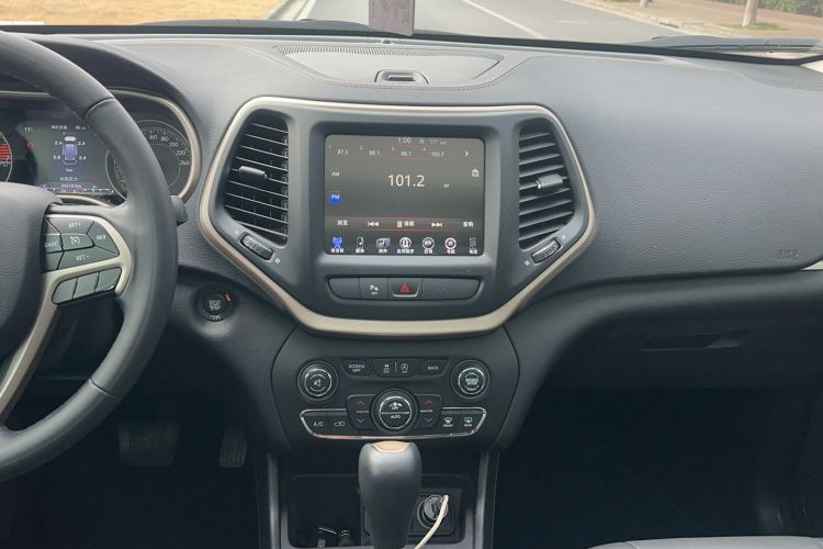 Used  Cherokee 2017 2.0L Superior Edition
