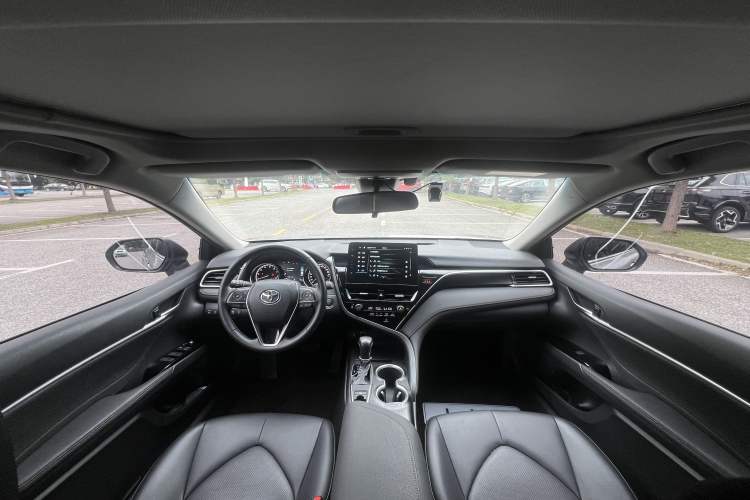 Used Toyota Camry 2021 2.0G Luxury Edition
