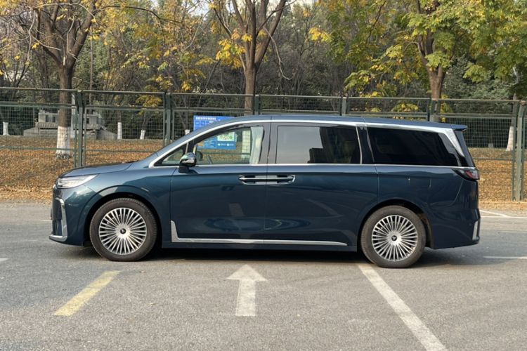 Used VOYAH Dream 2025 PHEV Four-Wheel Drive Prestige Kunpeng Edition