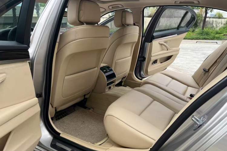 Used BMW 5 Series 2013 525Li Leading Model
