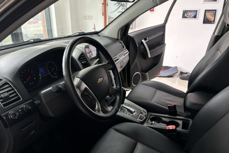 Used Chevrolet Captiva 2015 2.4L 4x4 Flagship Edition 7-Seater
