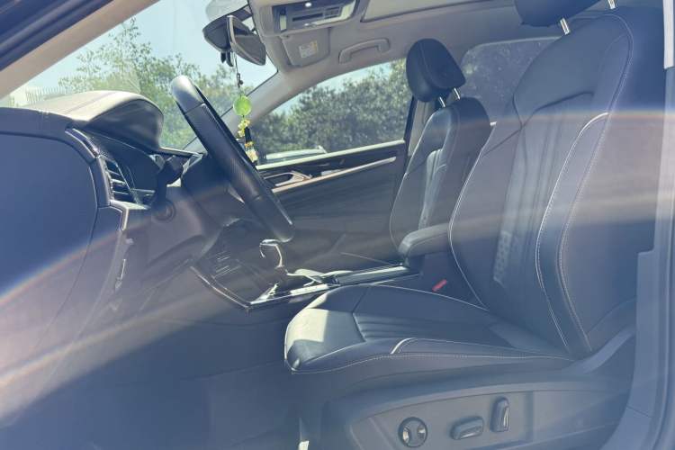 Used Volkswagen Passat 2022 330TSI Starry Elite Edition Custom Version
