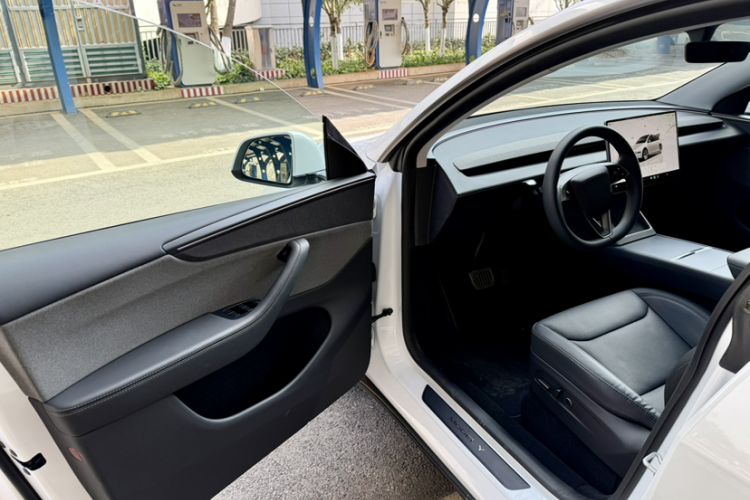 Used Tesla Model Y 2025 Rear-Wheel Drive First Edition