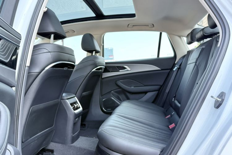 Used Hongqi H5 2023 1.5T HEV Smart Connect Flagship Edition